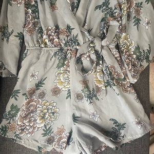 Charlotte Russe Grey Floral Romper Size Small